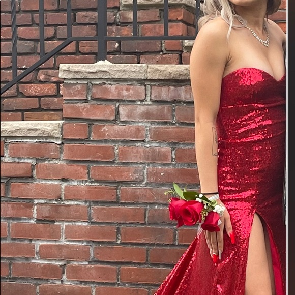 Jessica Rabbit inspired dress. - Picture 2 of 4